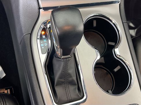 Used 2022 Jeep Grand Cherokee Laredo X image 17