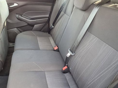 Used 2017 Ford Focus SE w/ Cold Weather Package image 7