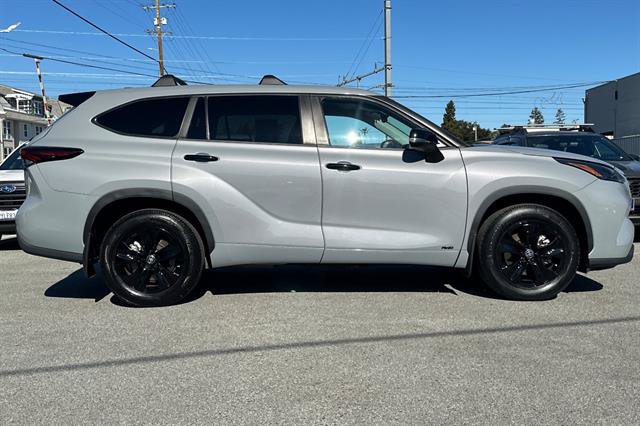 Used 2024 Toyota Highlander LE AWD/4WD image 2