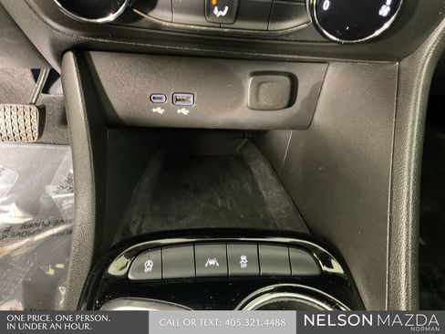 Used 2025 Buick Encore GX Preferred FWD image 39