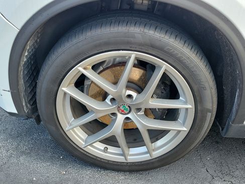 Used 2018 Alfa Romeo Stelvio AWD image 6