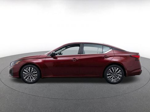 Used 2025 Nissan Altima 2.5 SV FWD image 4