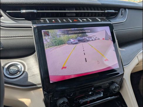 Used 2023 Jeep Grand Cherokee L Limited image 11