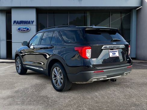Used 2022 Ford Explorer XLT w/ Equipment Group 202A image 4
