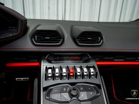 Used 2019 Lamborghini Huracan LP 580-2 image 32