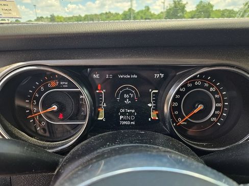 Used 2019 Jeep Wrangler Unlimited Sahara AWD/4WD image 7