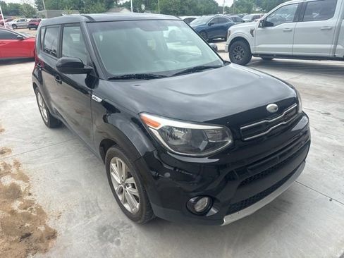 Used 2018 Kia Soul + image 1