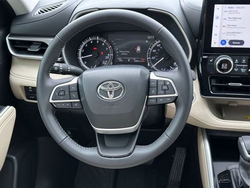 Used 2024 Toyota Highlander XLE FWD image 26