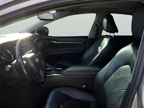 Used 2019 Toyota Camry XLE FWD image 13