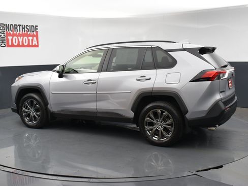 Used 2022 Toyota RAV4 XLE Premium image 2