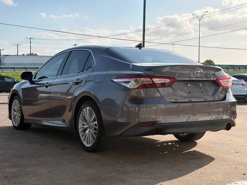 Used 2019 Toyota Camry XLE FWD image 5