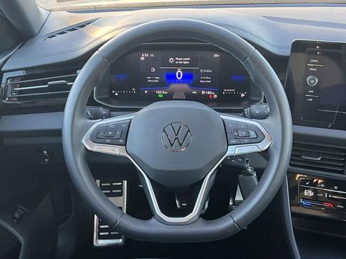 Used 2025 Volkswagen Jetta Sport image 14