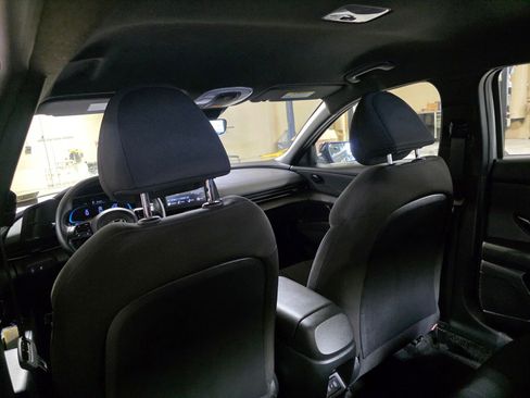 Certified 2025 Hyundai Elantra Sport image 15