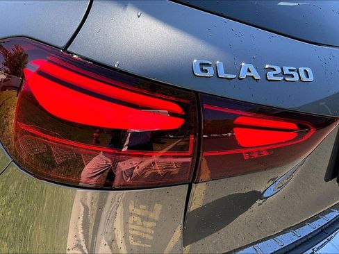 Used 2026 Mercedes-Benz GLA 250 4MATIC image 32