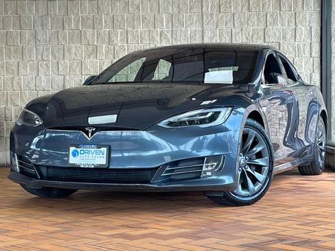 Used 2019 Tesla Model S Standard Range image 2