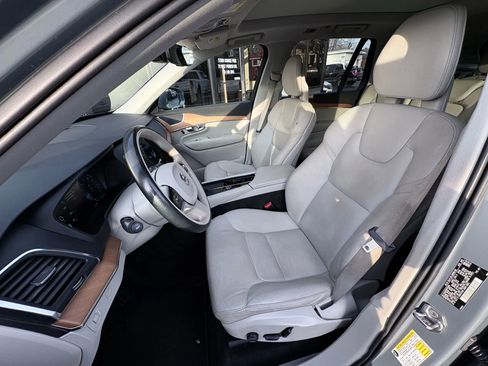 Used 2021 Volvo XC90 T6 Momentum image 12
