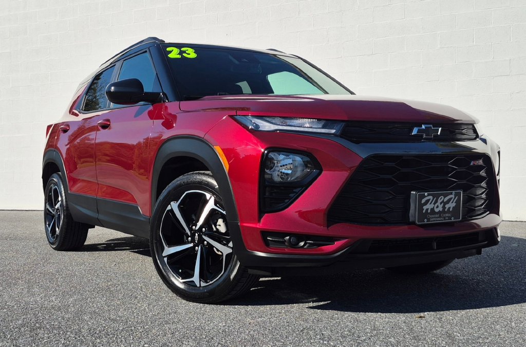 Used 2023 Chevrolet TrailBlazer RS w/ Sun and Liftgate Package AWD/4WD image 2