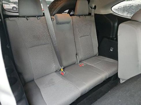Used 2023 Toyota Highlander LE FWD image 5