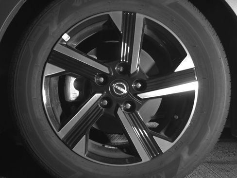 Used 2025 Nissan Sentra SV image 12