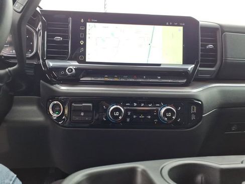 Used 2025 GMC Sierra 1500 SLT AWD/4WD image 16
