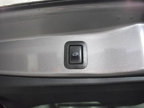 Used 2019 Toyota Highlander SE w/ Nightshade Edition AWD/4WD image 37