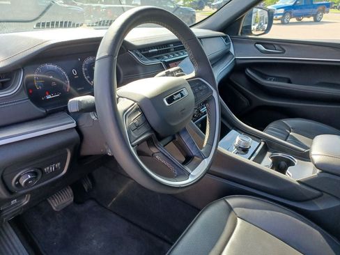 Used 2024 Jeep Grand Cherokee Limited w/ Luxury Tech Group II AWD/4WD image 13