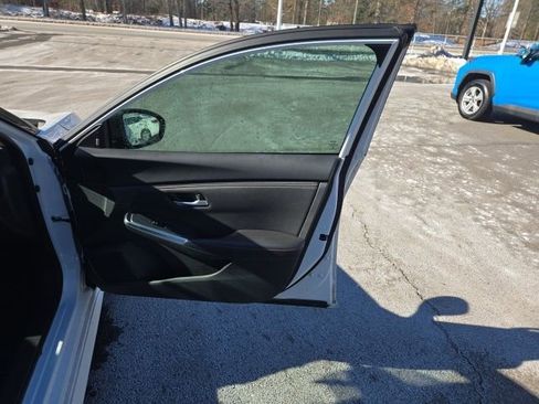 Used 2023 Nissan Sentra SR w/ Midnight Edition Package image 27