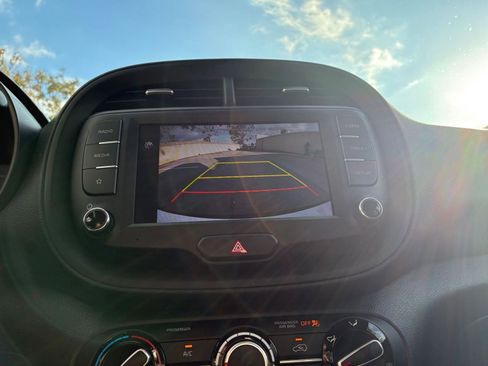 Used 2025 Kia Soul LX w/ LX Technology Package FWD image 22