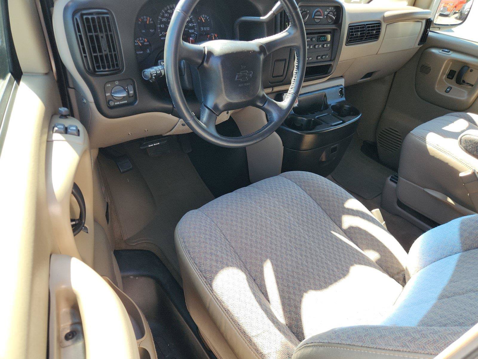 Used 2001 Chevrolet Express 1500 Passenger w/ LS Preferred Equipment Group RWD image 14