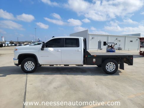 Used 2022 Chevrolet Silverado 2500 LT w/ Convenience Package image 4