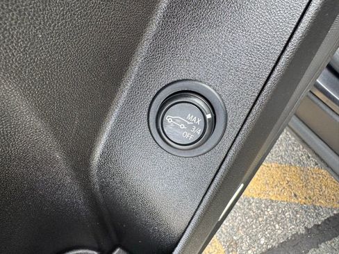 Used 2022 Chevrolet Equinox RS w/ RS Leather Package image 18