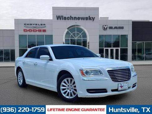 Used 2014 Chrysler 300 RWD image 1