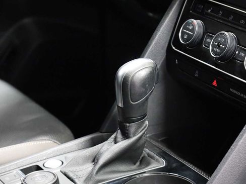 Used 2021 Volkswagen Atlas SEL Premium image 19