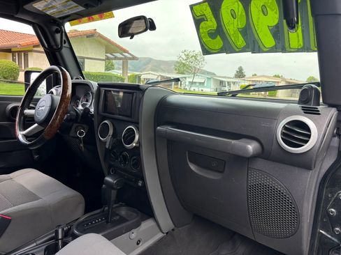 Used 2008 Jeep Wrangler Sahara w/ Dual Top Group AWD/4WD image 13
