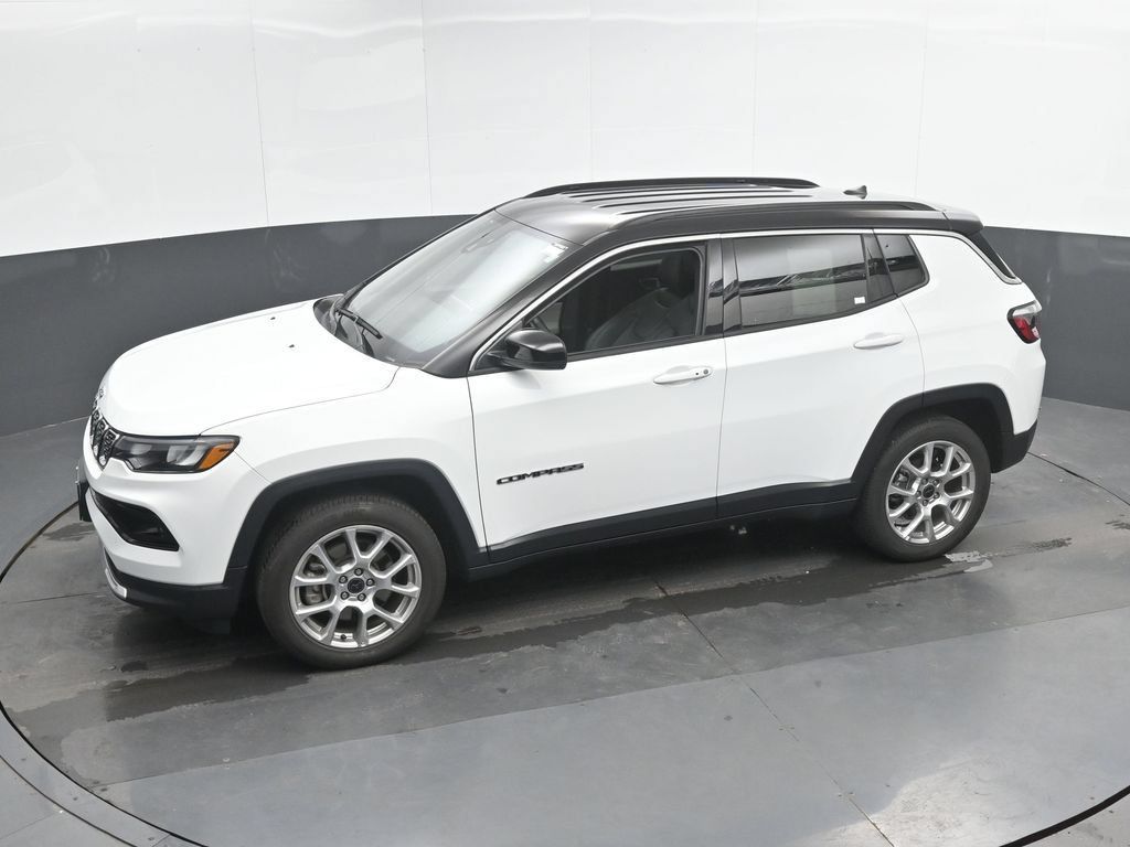 Used 2025 Jeep Compass Limited AWD/4WD image 36