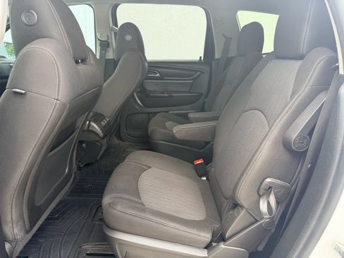 Used 2017 Chevrolet Traverse LT w/ Style and Technology Package FWD image 13