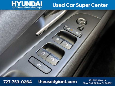 Used 2025 Hyundai Elantra SE FWD image 24