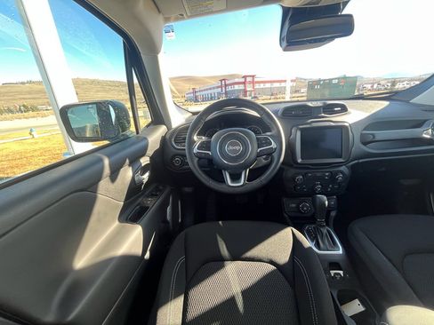 Used 2023 Jeep Renegade Latitude w/ Premium Group image 25