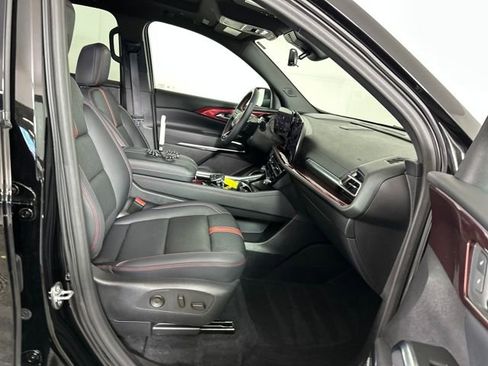 Used 2024 Chevrolet Traverse RS image 28