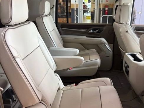 Used 2023 GMC Yukon XL Denali w/ Max Trailering Package AWD/4WD image 7