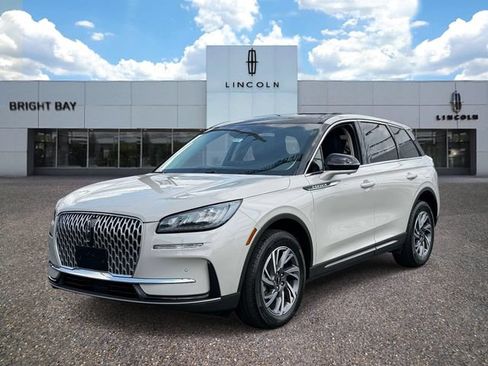 Used 2023 Lincoln Corsair AWD w/ Equipment Group 101A image 2