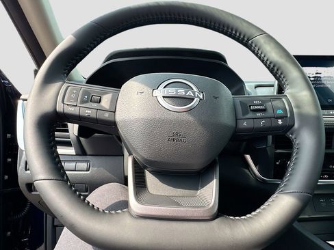 Used 2025 Nissan Rogue SV w/ SV Premium Package image 10