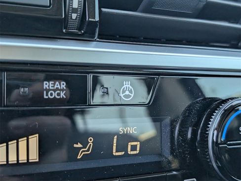 New 2025 Nissan Pathfinder Platinum w/ Black Appearance Package image 16