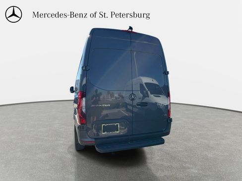 Used 2025 Mercedes-Benz Sprinter 2500 image 9