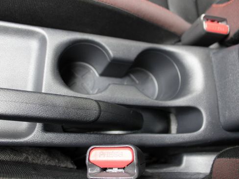 Used 2021 Nissan Versa SR FWD image 36