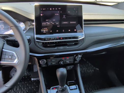 New 2026 Jeep Compass Latitude image 21