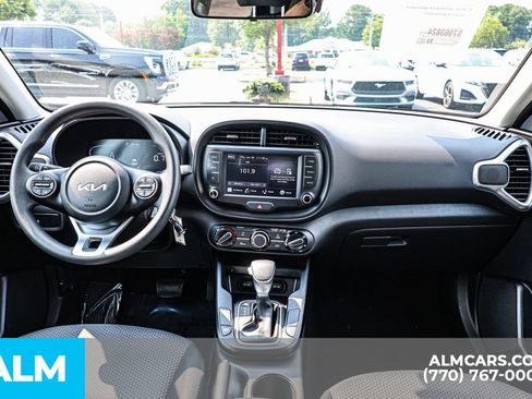 Used 2025 Kia Soul LX w/ LX Technology Package FWD image 29