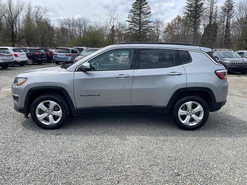 Used 2019 Jeep Compass Latitude w/ Popular Equipment Group AWD/4WD image 8