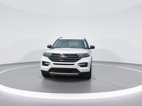 Used 2020 Ford Explorer XLT w/ Equipment Group 202A AWD/4WD image 3