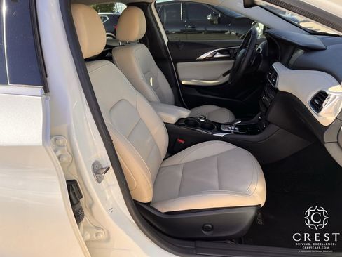 Used 2019 INFINITI QX30 w/ Cargo Package image 24